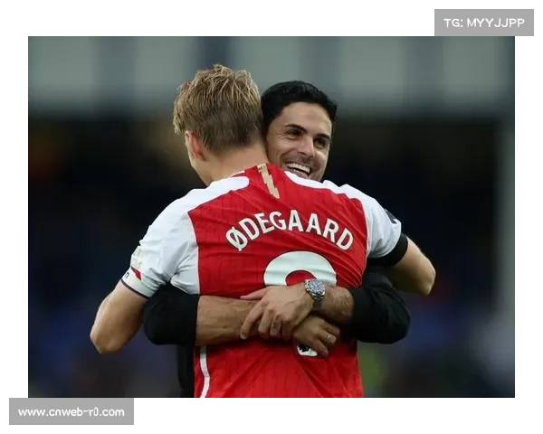 终场哨响梅阿查球场瞬间，阿森纳球员拥抱庆祝历史性七连胜